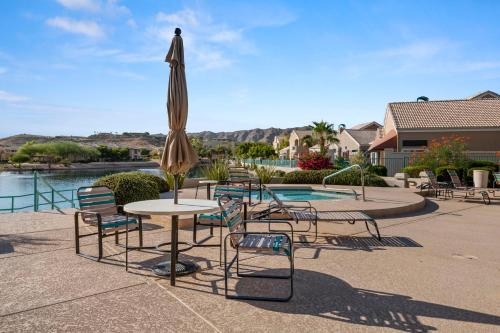 The Agave Cowboy with Community Pool overlooking Looking Ocotillo Lake in Ahwatukee