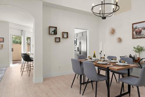 The Agave Cowboy with Community Pool overlooking Looking Ocotillo Lake in Ahwatukee