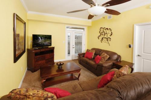 Restful Retreat Riverside 2BR, Upscale Comfort in Pigeon Forge, USA