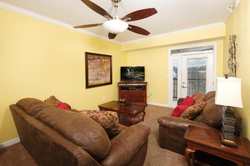 Restful Retreat Riverside 2BR, Upscale Comfort in Pigeon Forge, USA