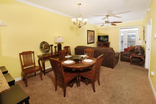 Restful Retreat Riverside 2BR, Upscale Comfort in Pigeon Forge, USA