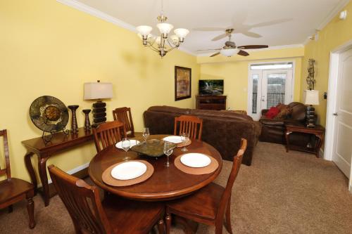 Restful Retreat Riverside 2BR, Upscale Comfort in Pigeon Forge, USA
