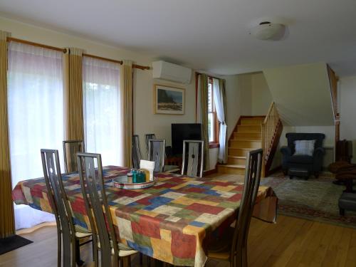 Falls Farmstead Large Garden Apartment With Patio - #5 thumb 3
