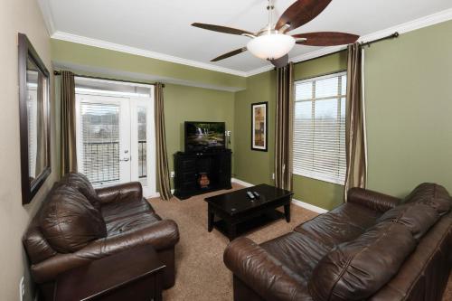 Still Waters Luxe 3BR Condo, Riverfront Bliss in Pigeon Forge, USA