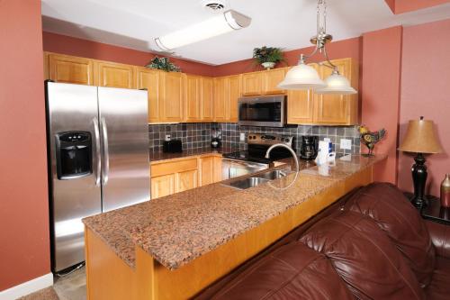 Naughty & Nice Riverfront 1BR Gem, Prime Location in Pigeon Forge, USA