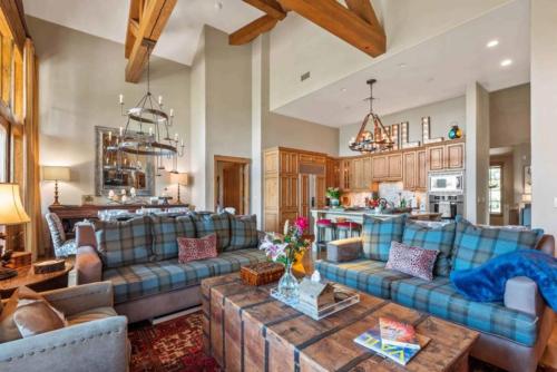 Quartermoon 1266 by East West Hospitality in Beaver Creek, USA