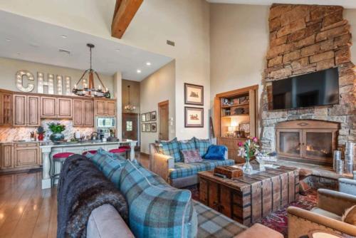 Quartermoon 1266 by East West Hospitality in Beaver Creek, USA
