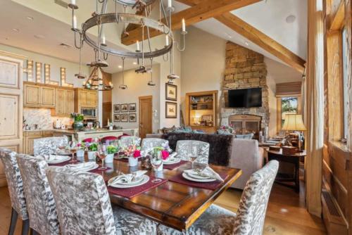 Quartermoon 1266 by East West Hospitality in Beaver Creek, USA