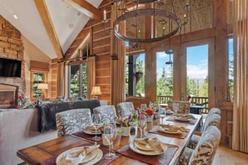 Quartermoon 1266 by East West Hospitality in Beaver Creek, USA