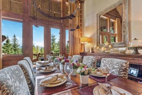 Quartermoon 1266 by East West Hospitality in Beaver Creek, USA