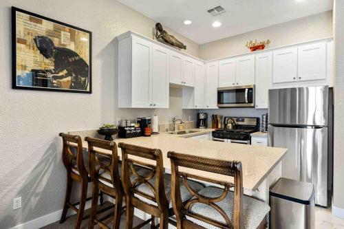 La Quinta Gem 1 BR Pool Hot Tub Sleeps 4 in La Quinta, USA