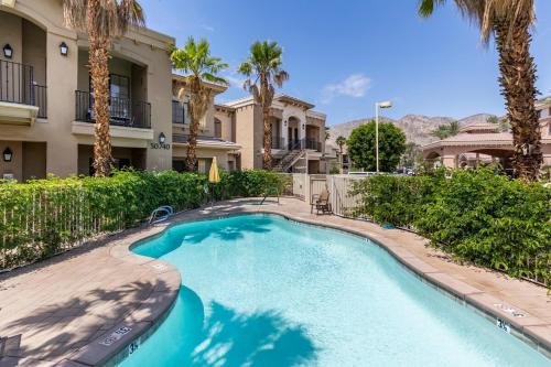 La Quinta Gem 1 BR Pool Hot Tub Sleeps 4 in La Quinta, USA