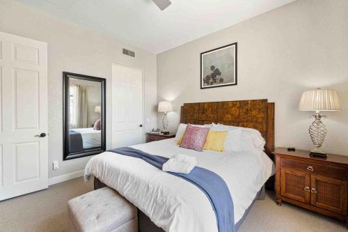La Quinta Gem 1 BR Pool Hot Tub Sleeps 4 in La Quinta, USA