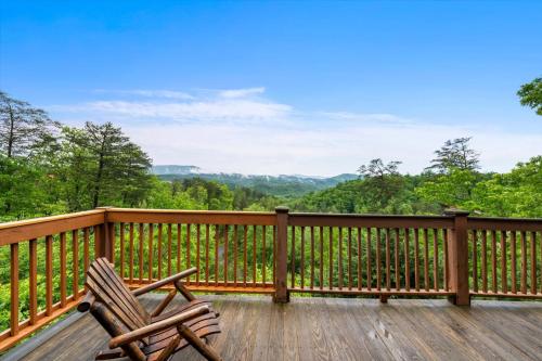 Moonlit Hideaway Spacious 2BR Retreat in Sevierville, USA