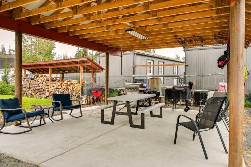 Fishermans Cabin in Soldotna Near Kenai River! in ริดจ์ เวย์