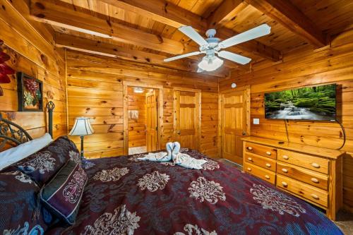 Smoky Mountain Getaway Leave the World Behind - image 8