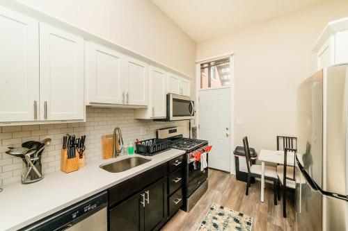 Studio Suite - No Steps - Walkable & Free Parking in Pittsburgh, USA