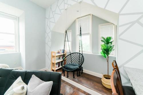 Modern Chic Suite - Amazing Location - GroupStay in Pittsburgh, USA