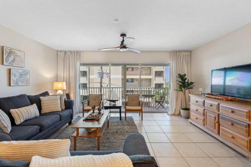 Beachside Bliss: Cozy Condo Escape Awaiting You! in อินเดียนร็อคบีช (FL)