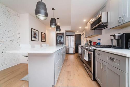 Great Location - No Stairs 1st FL - GroupStay - in Pittsburgh, USA
