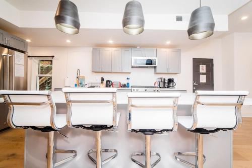 Great Location - No Stairs 1st FL - GroupStay - in Pittsburgh, USA