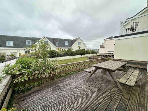 Newly renovated beach house on the coast in 紐基海濱