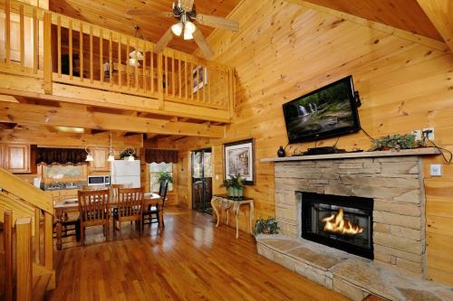 Mountain Serenity in Gatlinburg, USA
