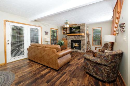 A Peaceful Getaway Close to Downtown Hot Tub in Pigeon Forge, USA
