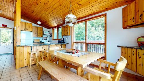 The Lookout - Waterfront Bliss near Tobermory in Miller Lake (ON)