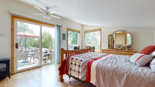 The Lookout - Waterfront Bliss near Tobermory in Miller Lake (ON)
