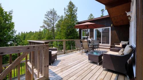 The Lookout - Waterfront Bliss near Tobermory in Miller Lake (ON)