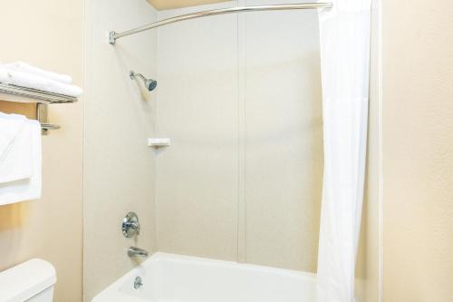 Standard King Room - Non-Smoking 