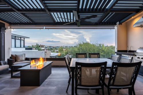 Villa Ventanas, 4BR Home with Jacuzzi & Terrace Dining in San Miguel de Allende, Mexico