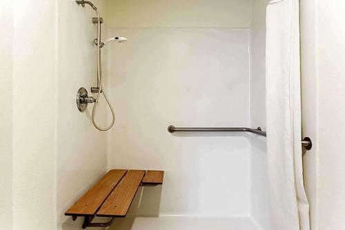 Western Inn & Suites - image 3