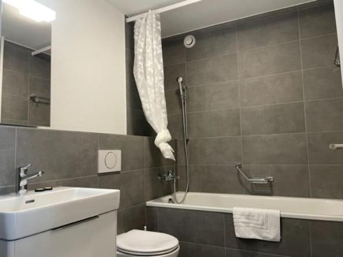 Sunny and very central 2BR flat - Sky8, Curych (fotografie 3)