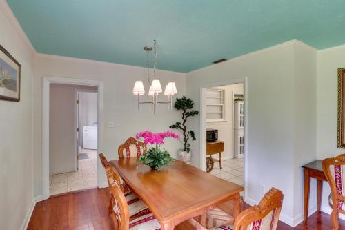 Valdosta Home: Bar, BBQ, Fire Pit + More! in Valdosta