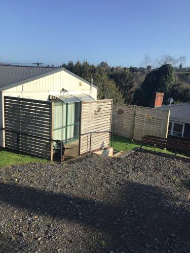 Unterkunft von außen, Raz & Louises bnb in Otorohanga