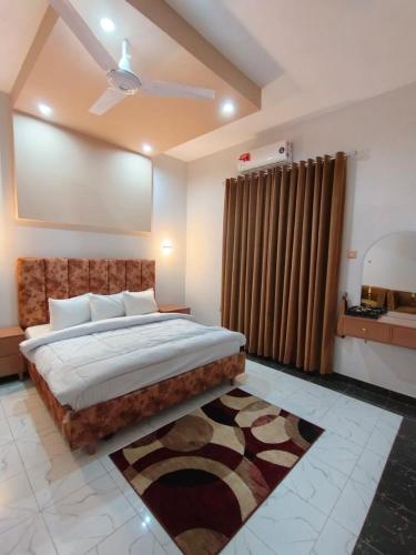 Hotel Roomi Rezidor Multan - image 2