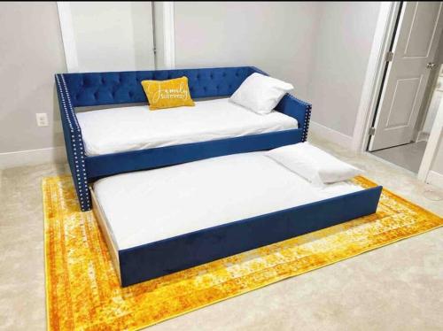 Gorgeous Upscale 4 Level Modern 4BR Home with Parking Gorgeous Upscale 4 Level Modern 4BR Home with Parking