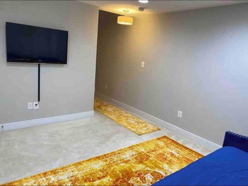 Gorgeous Upscale 4 Level Modern 4BR Home with Parking Gorgeous Upscale 4 Level Modern 4BR Home with Parking