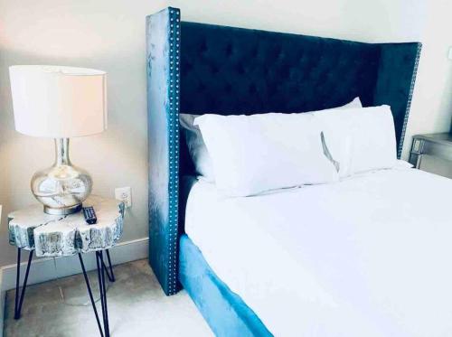 Gorgeous Upscale 4 Level Modern 4BR Home with Parking Gorgeous Upscale 4 Level Modern 4BR Home with Parking