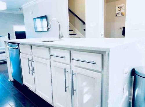 Gorgeous Upscale 4 Level Modern 4BR Home with Parking Gorgeous Upscale 4 Level Modern 4BR Home with Parking