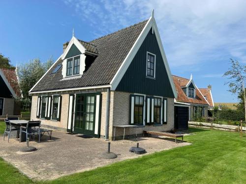 Cozy villa with garden close to the Wadden Sea - image 6