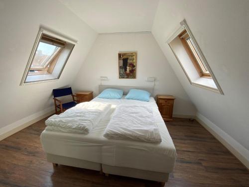 Cozy villa with garden close to the Wadden Sea - image 11