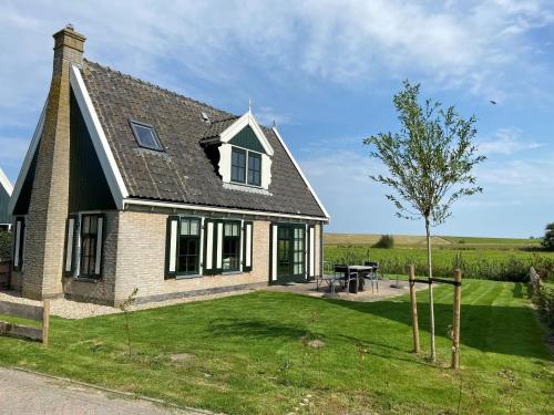 Cozy villa with garden close to the Wadden Sea - image 3