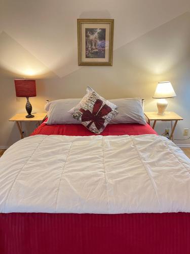 F1 Deluxe Double Room in Surrey, Canada