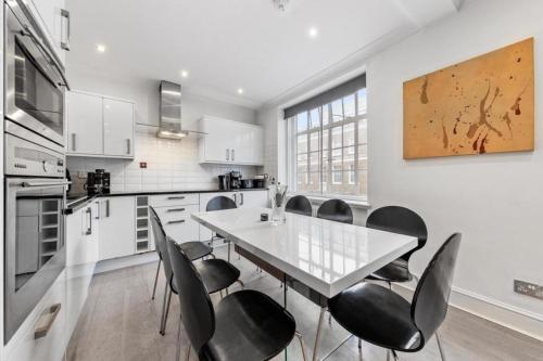 London Chic Apartment - City Center Gem