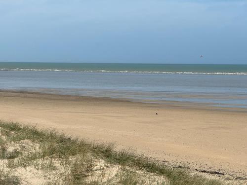 Tuvākā izklaides vieta, Maison La Dune in Anneville-sur-Mer