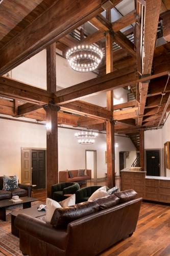 Előcsarnok, The Ansonborough near Rainbow Row