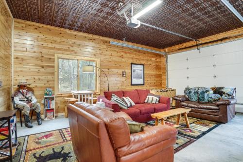 Pet-Friendly Cabin Retreat Walk to Lake Pepin! in Lake City (MN)
